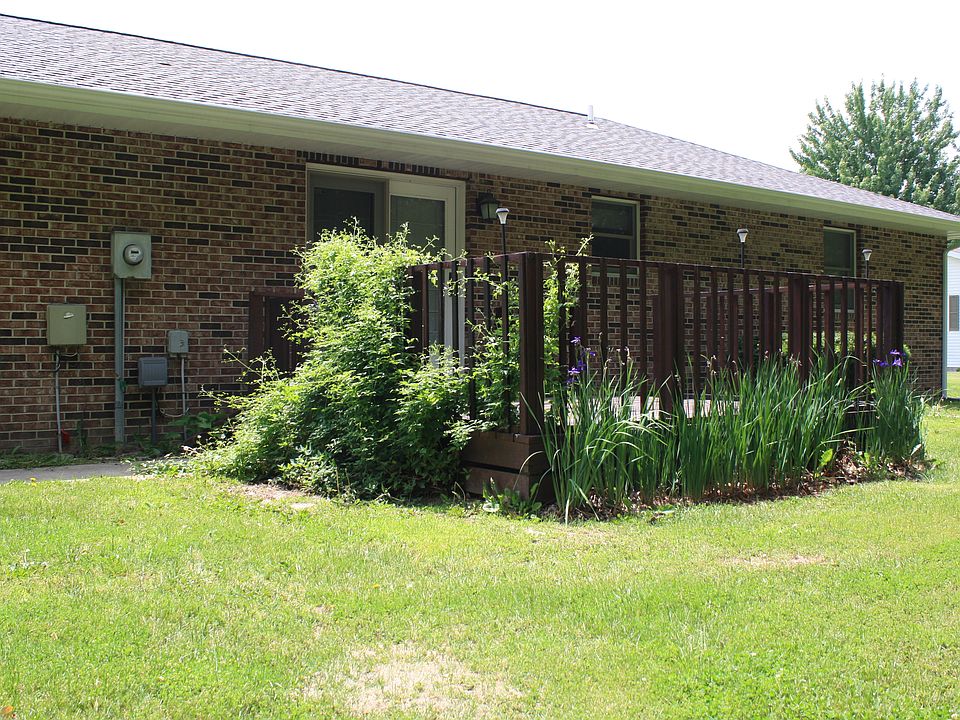 2nd image of 526 Cottonwood Dr