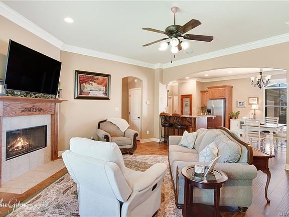 4th image of 121 Jamestowne Blvd