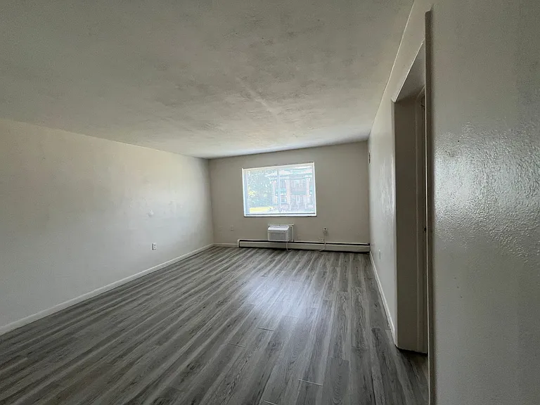 905 Neal Ave — Photo 2