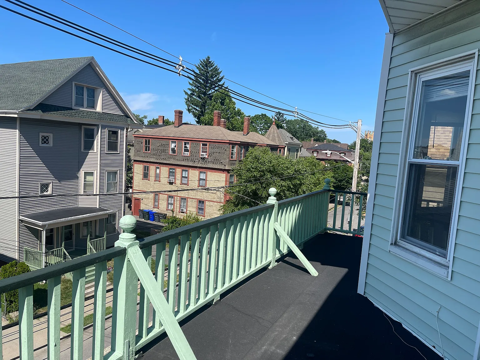 3 bed, 1100 sqft, $2,200 — Photo 2