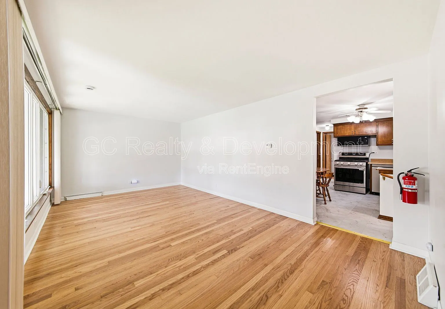 3 bed, 2.0 bath, 1400 sqft, $3,000 — Photo 4