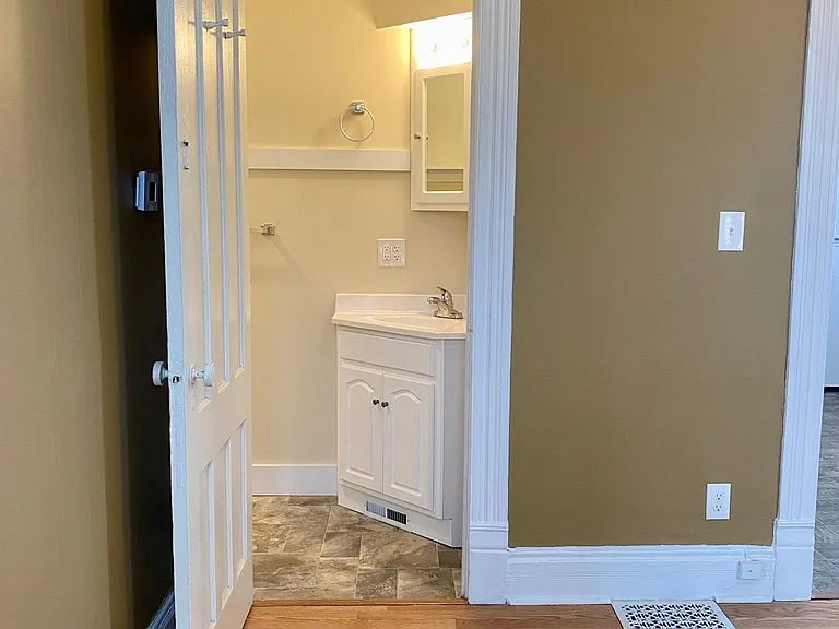 202 Ulster St #3 — Photo 8