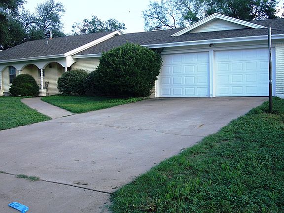 2nd image of 2917 Tanglewood Dr