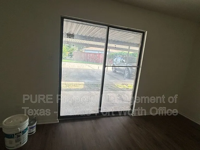 1126 Highbush Dr — Photo 4