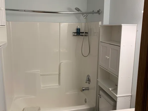 8200 Lexington Pl APT 12, Pleasant Prairie, WI 53158