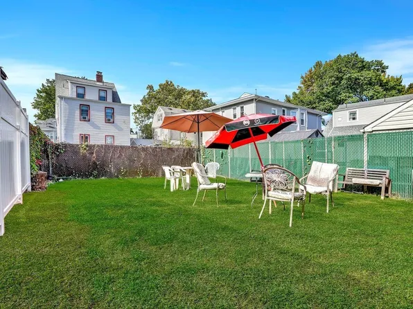 699 Elm Street image 33 of 39