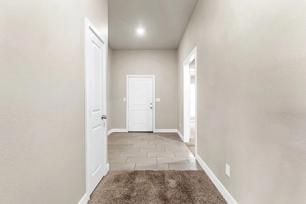 4 bed, 2.5 bath, 2350 sqft, $2,900 — Photo 4