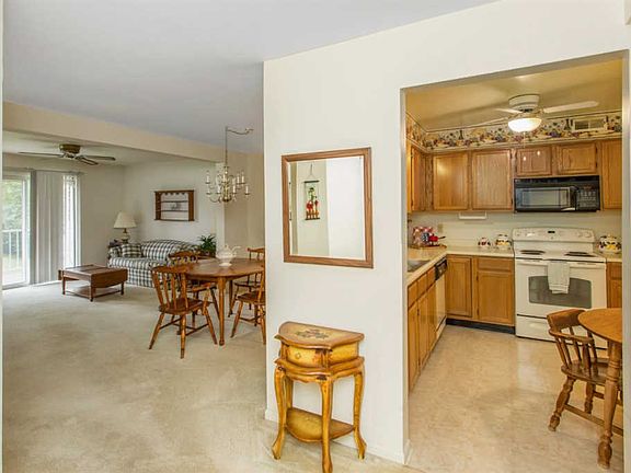 2nd image of 3990 Maplecove Ln APT D