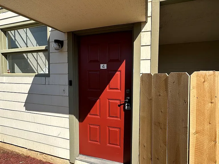 455 E St #4 — Photo 2