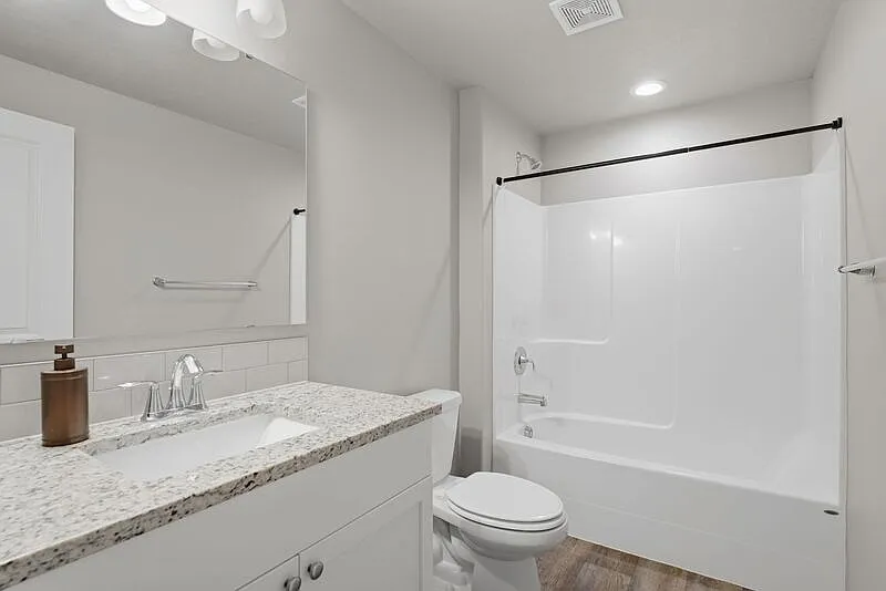 3 bed, 2.0 bath, 1408 sqft, $2,450 — Photo 4