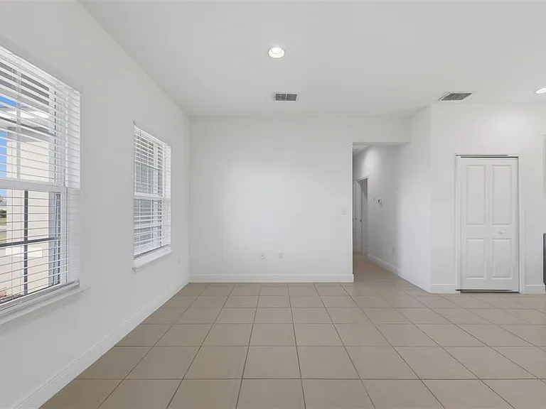 304 Begonia Ct — Photo 5
