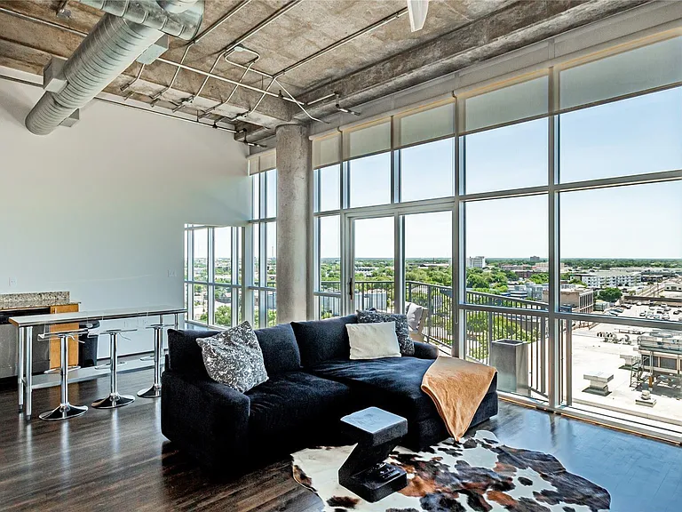 1001 Belleview St #1002 — Photo 1