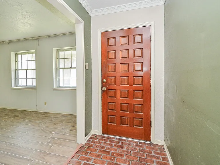 9323 Claridge Dr — Photo 9