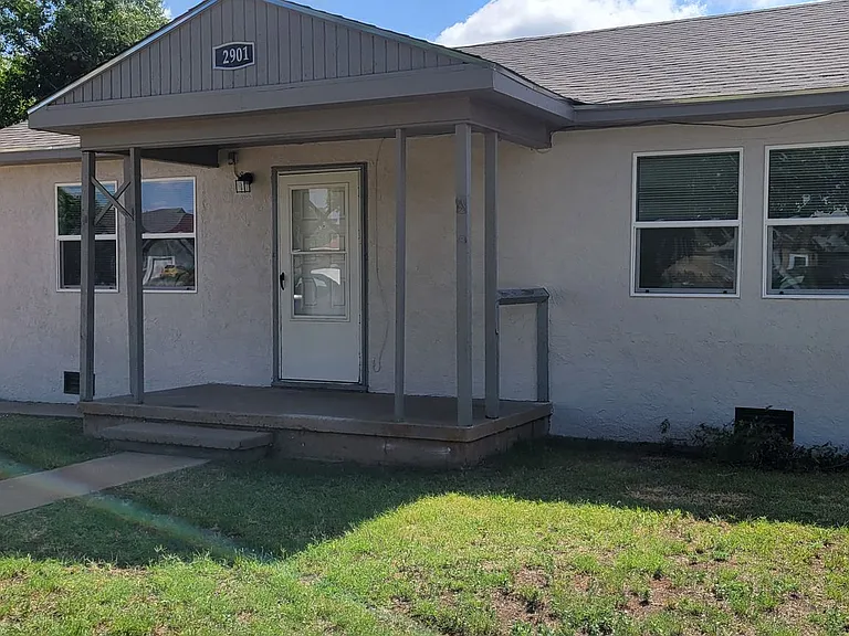 2901 Wallace St — Photo 3