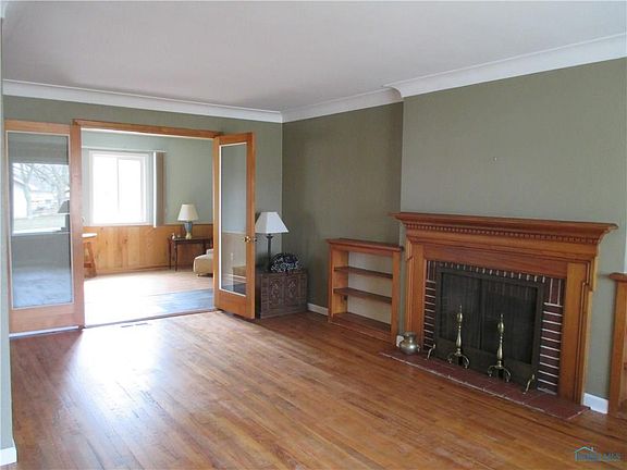 3rd image of 739 Conneaut Ave