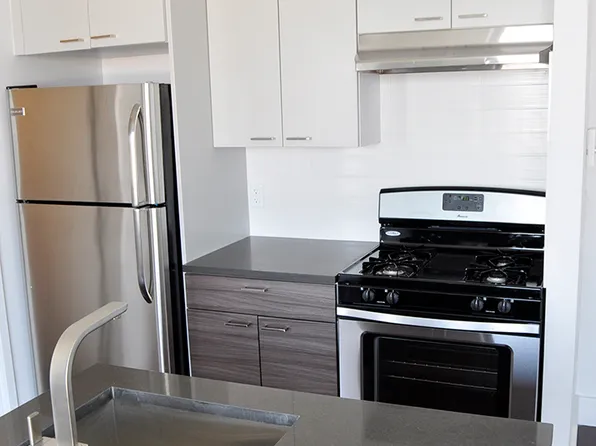 991 Willoughby Avenue image 7 of 8