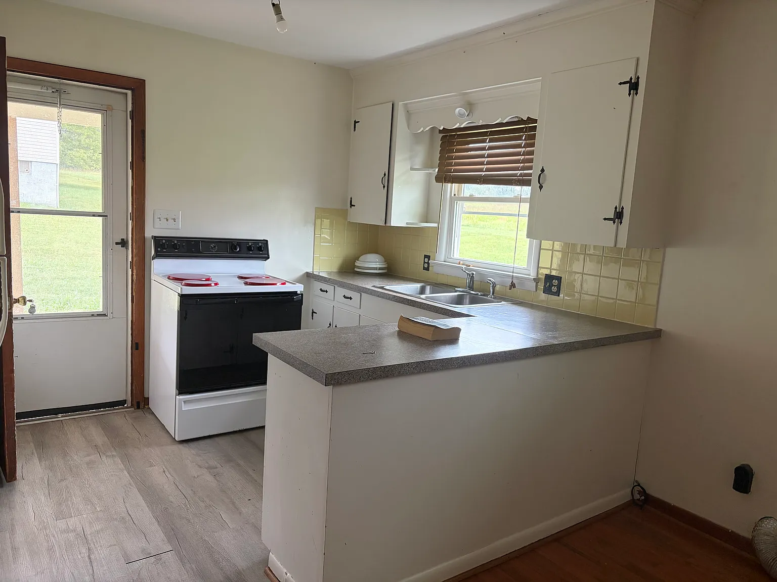 3 bed, 1000 sqft, $1,200 — Photo 4