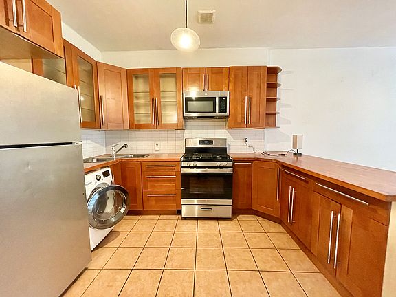 3rd image of 1239A Putnam Ave #3