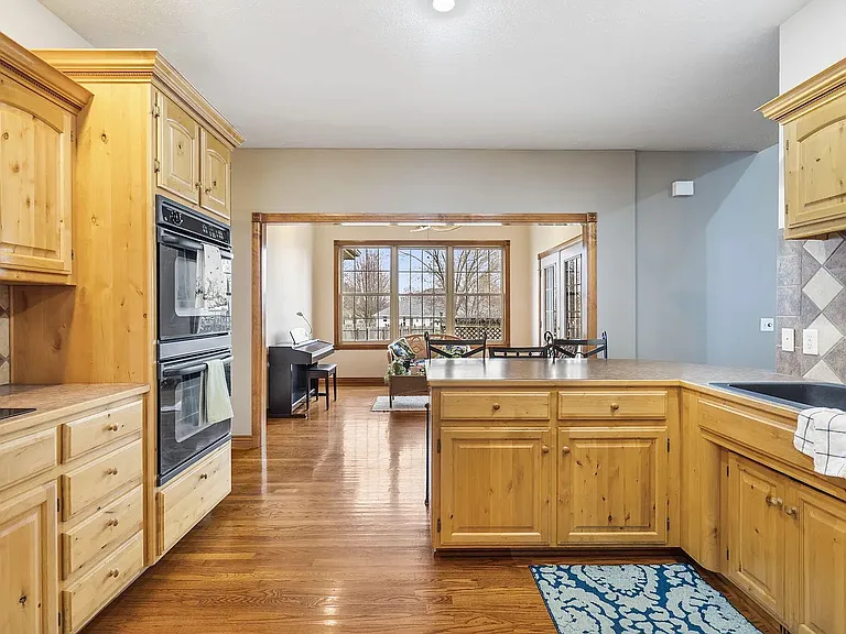 1002 E Rachael Dr — Photo 8