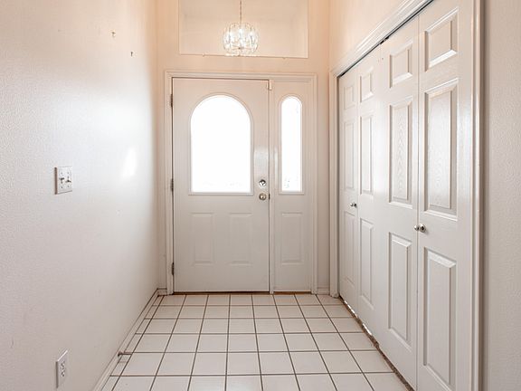 4th image of 411 E Majestic Dr
