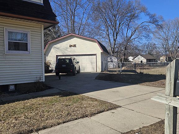 4th image of 7650 Rogers St