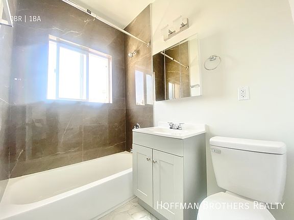 5th image of 262 S Mariposa Ave #302