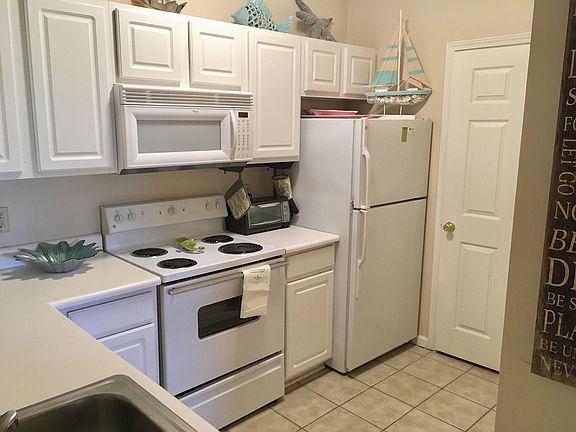 3rd image of 1600 Long Grove Dr Unit 1021