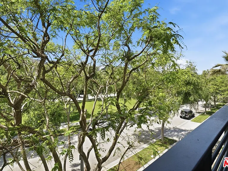 6400 Crescent Park E #301 — Photo 2