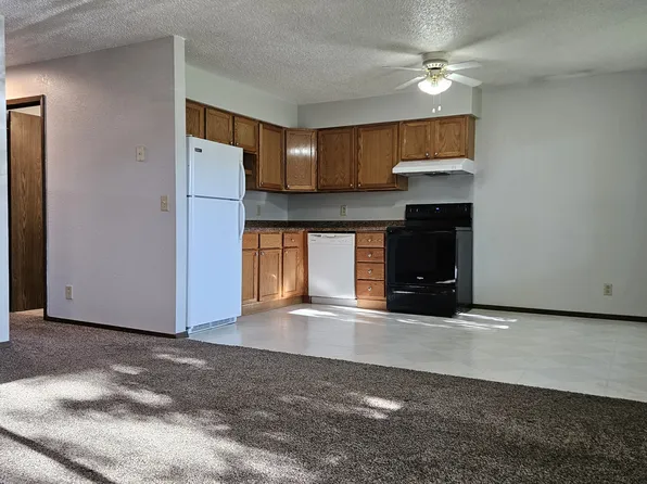 2865 Springreen Dr #4, Dubuque, IA 52002