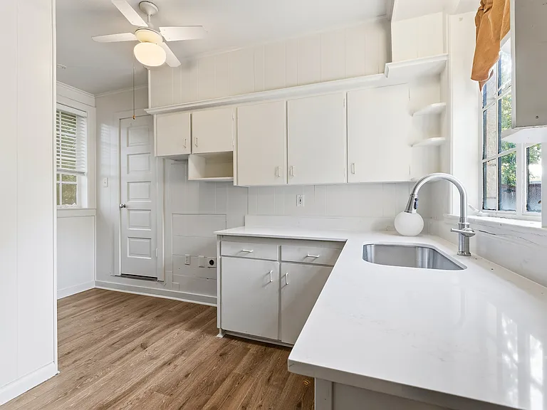 8561 Strathmore Dr — Photo 34