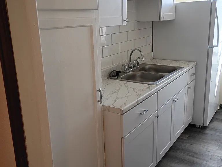 Josephine Apartments — Photo 8