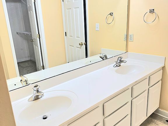 5th image of 2917 A Jessica Dr #A