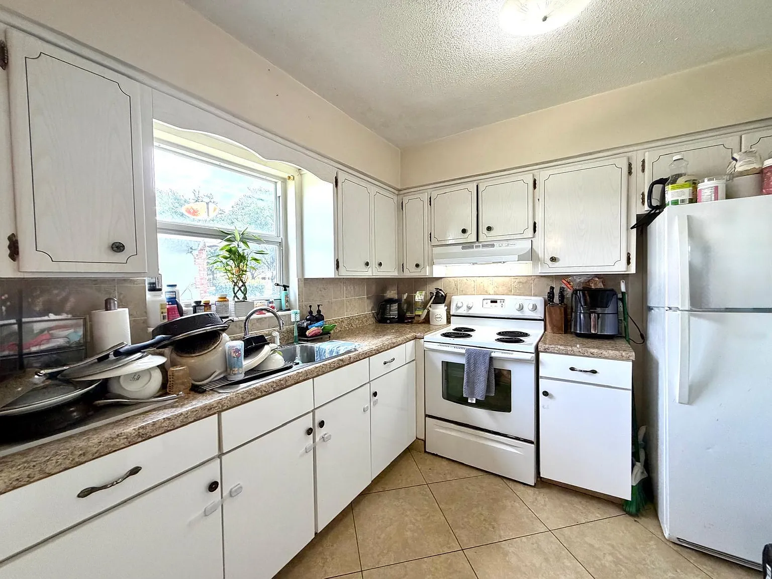 2 bed, 1.5 bath, 3877 sqft, $1,950 — Photo 4