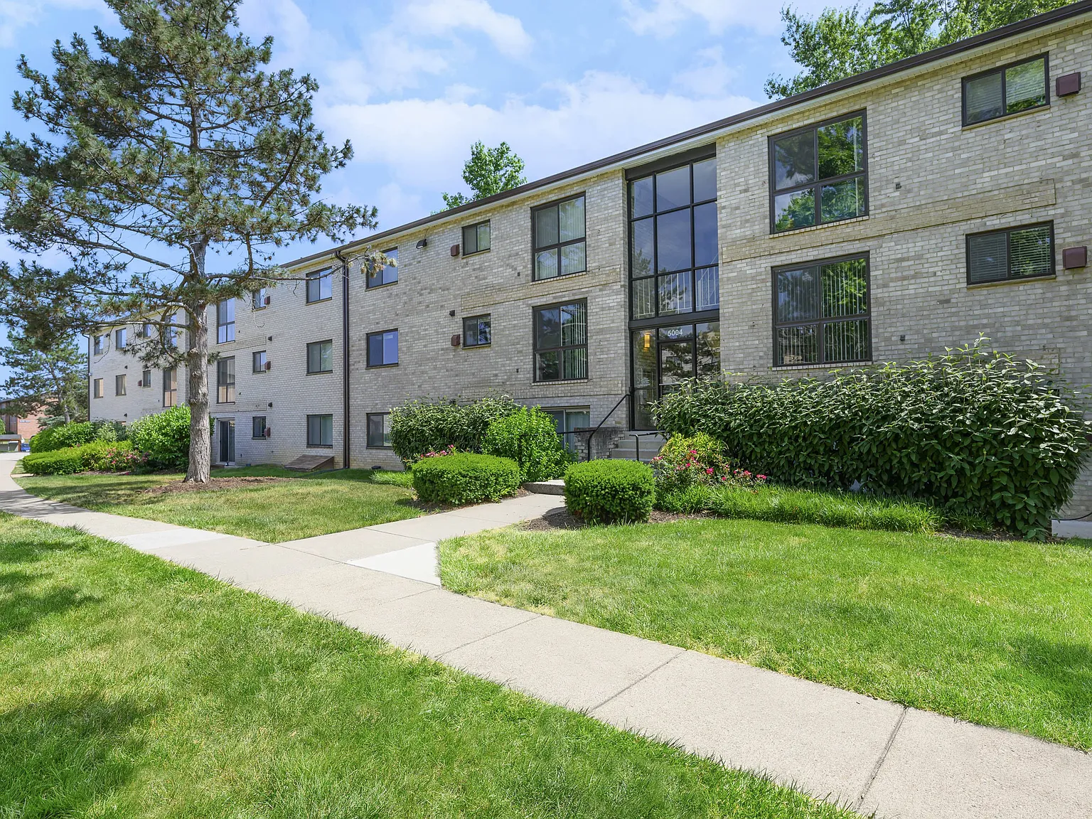 Rose Hill Apartments — Photo 3