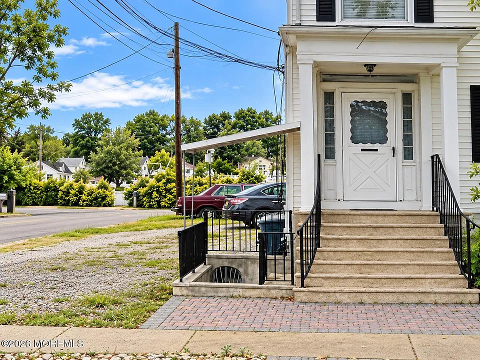 19 Broadway #LOWER