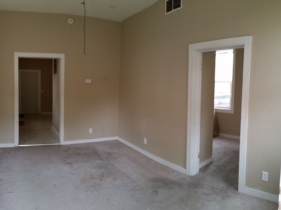 2nd image of 104 S Allin St