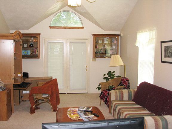3rd image of 580 Montcliffe Dr