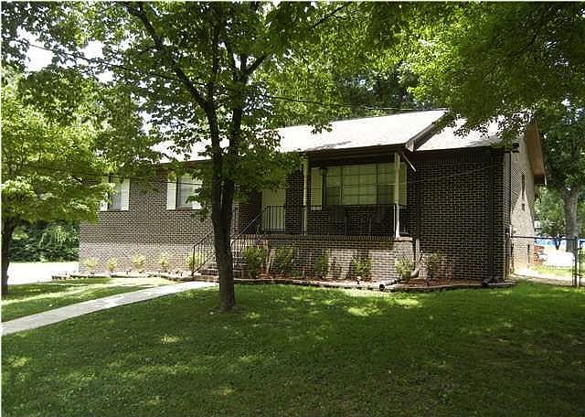 1st image of 1560 Oak Ln