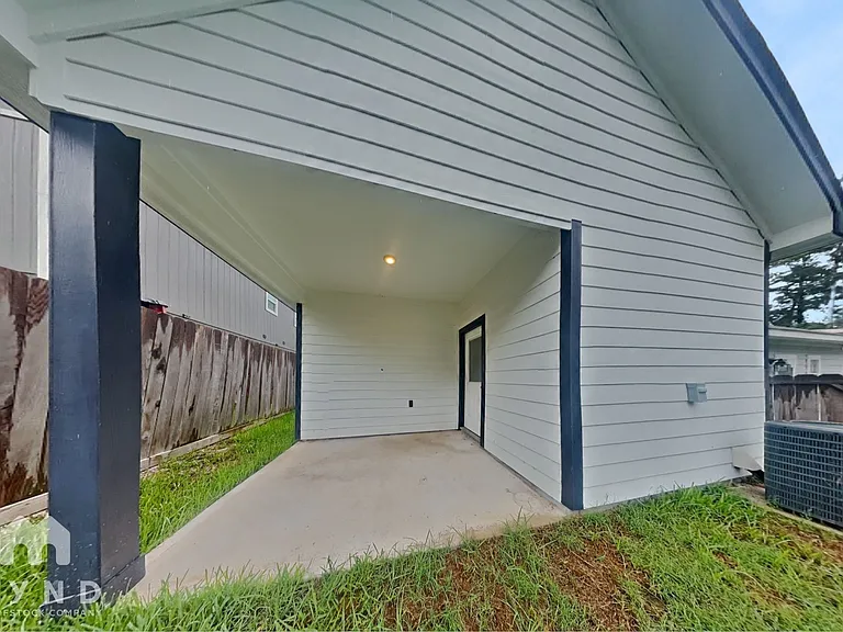 16855 Balmoral — Photo 13