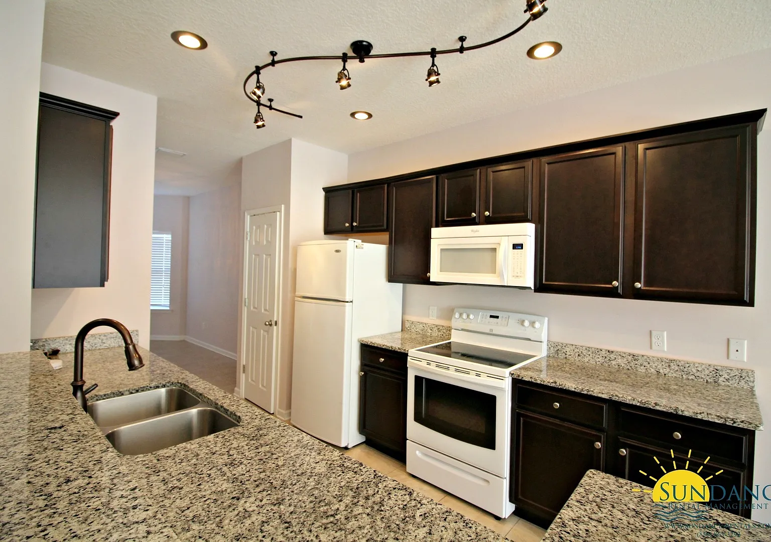 Lovely 3 Bedroom Home in Valparaiso — Photo 3