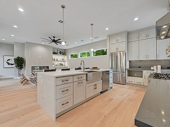 4th image of 4512 Lareina Dr