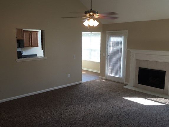 3rd image of 28 Bostwick Dr