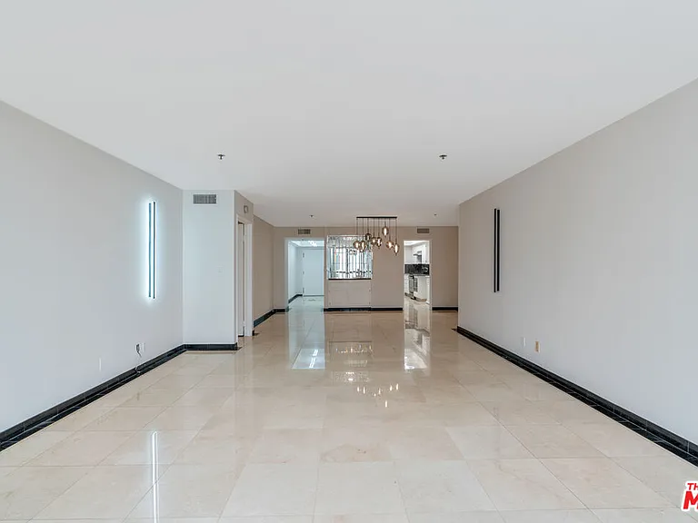 10660 Wilshire Blvd #703 — Photo 10