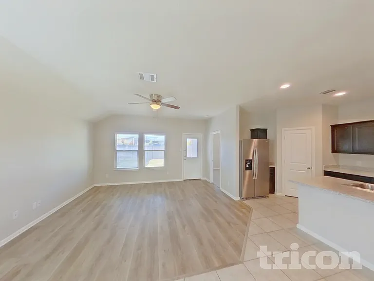 1812 Fairbanks Dr — Photo 2