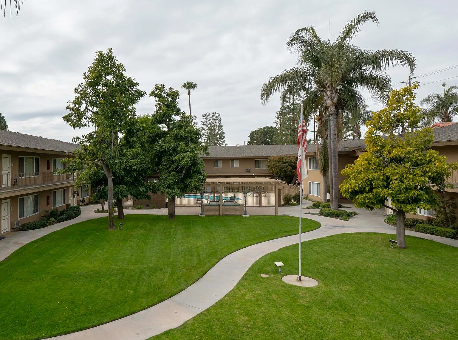 Courtyard — Photo 3