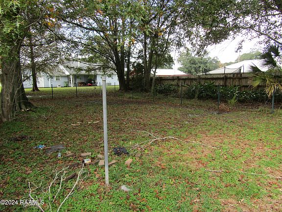 4th image of 205 Louisiana Dr