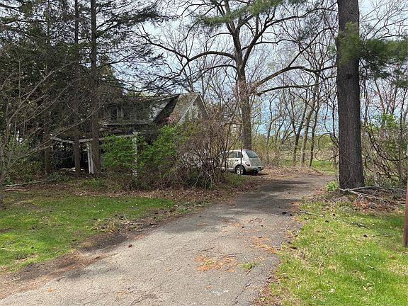 5th image of 762 Riverside Dr