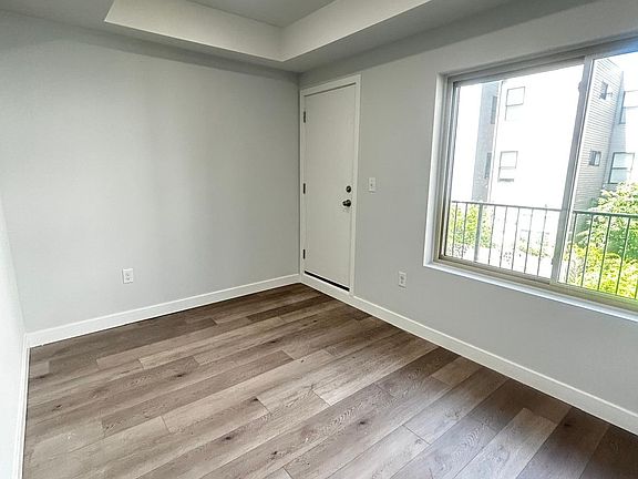 4th image of 2212 N Marshall St Unit 2