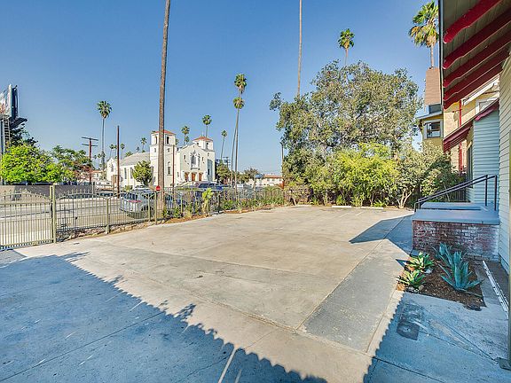 3rd image of 6432 York Blvd
