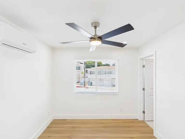 1126 W Redwood St — Photo 22
